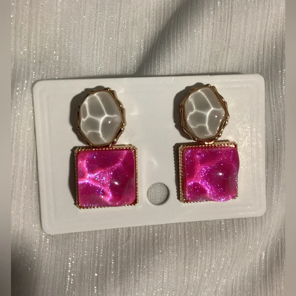 💗 Pink Glittery & White Translucent Geometric Resin Drop Water Ripple Ea…